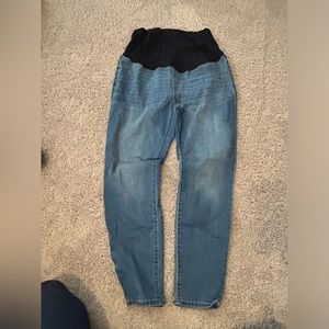 Maternity jeans. Over the belly